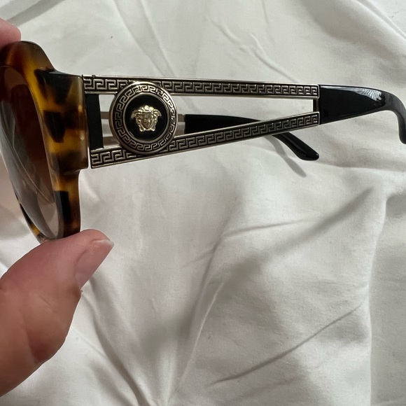 Authentic Versace sunglasses gently used - Picture 6 of 6